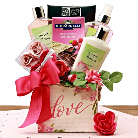 https://www.adorablegiftbaskets.com/media/ss_size1/Love_Bloom-spa-gift-set.jpg